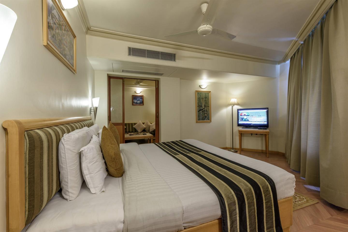 Comfort Inn President Ahmedabad Exterior foto