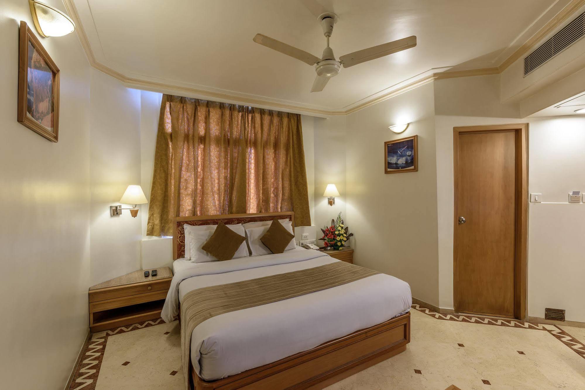 Comfort Inn President Ahmedabad Exterior foto