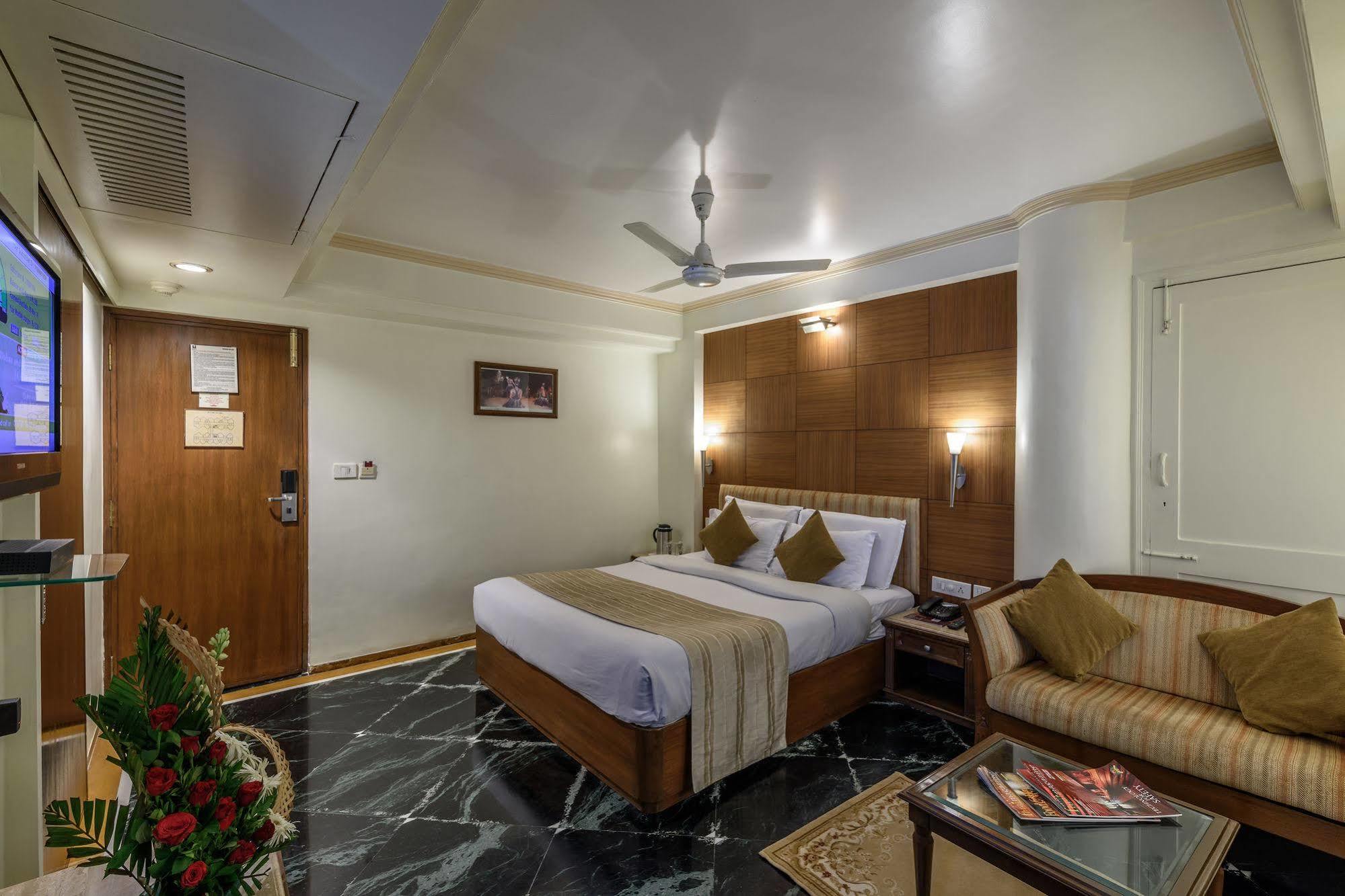 Comfort Inn President Ahmedabad Exterior foto