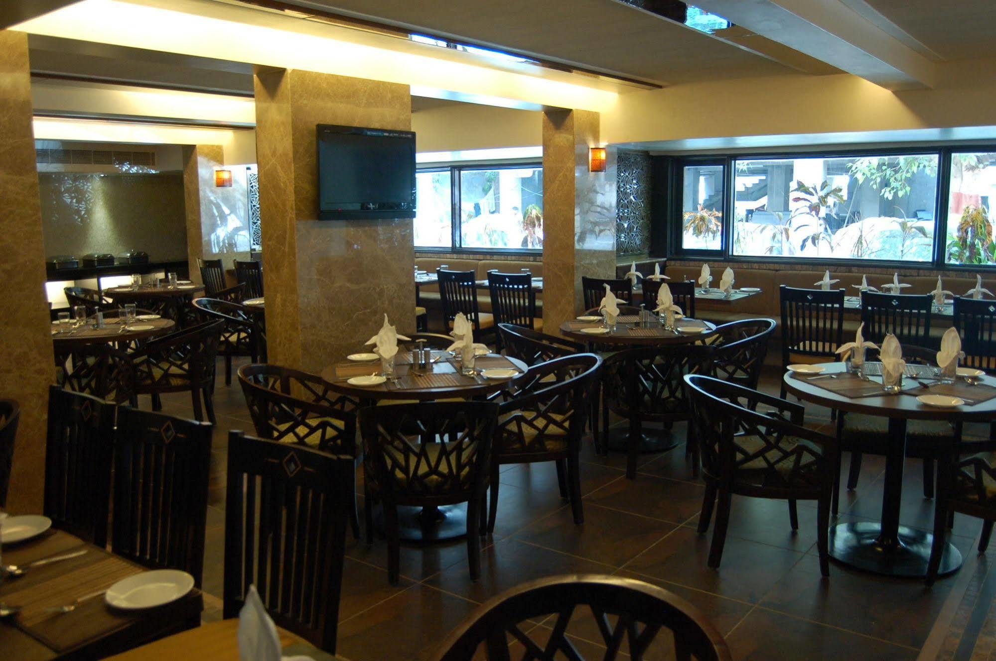 Comfort Inn President Ahmedabad Exterior foto