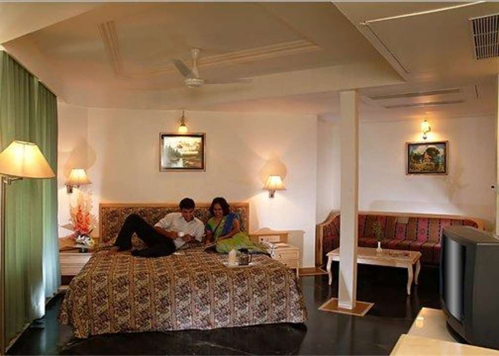 Comfort Inn President Ahmedabad Exterior foto